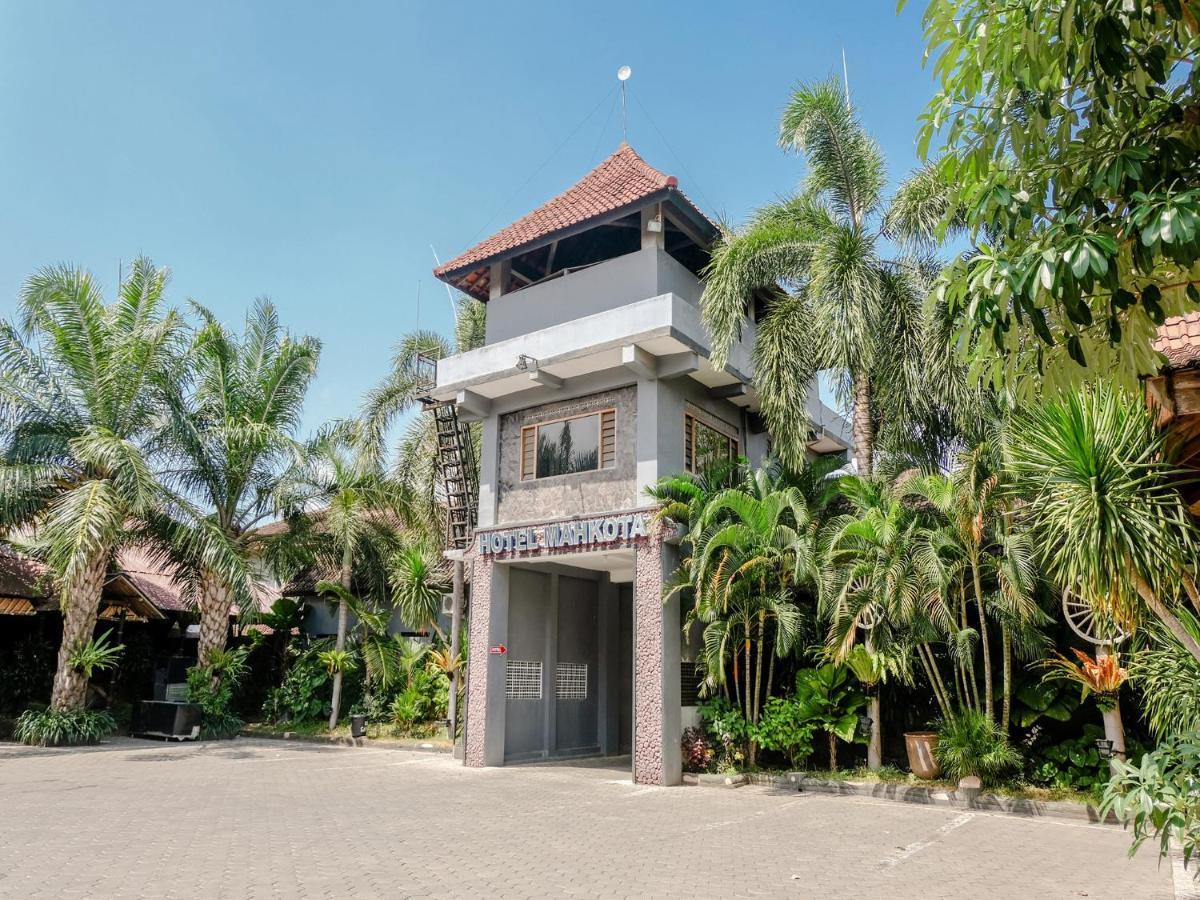Hotel Mahkota Plengkung By Ecommerceloka Бануванги Екстериор снимка